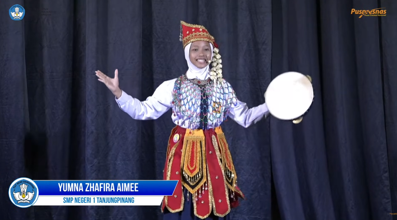 Yumna saat lomba mendongeng